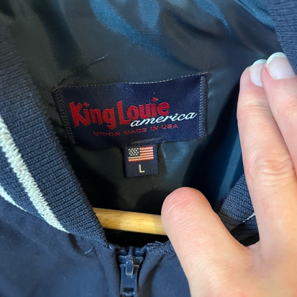 Retro/Vintage style bomber jackets, size L for an oversized look. - Picture 2 of 4